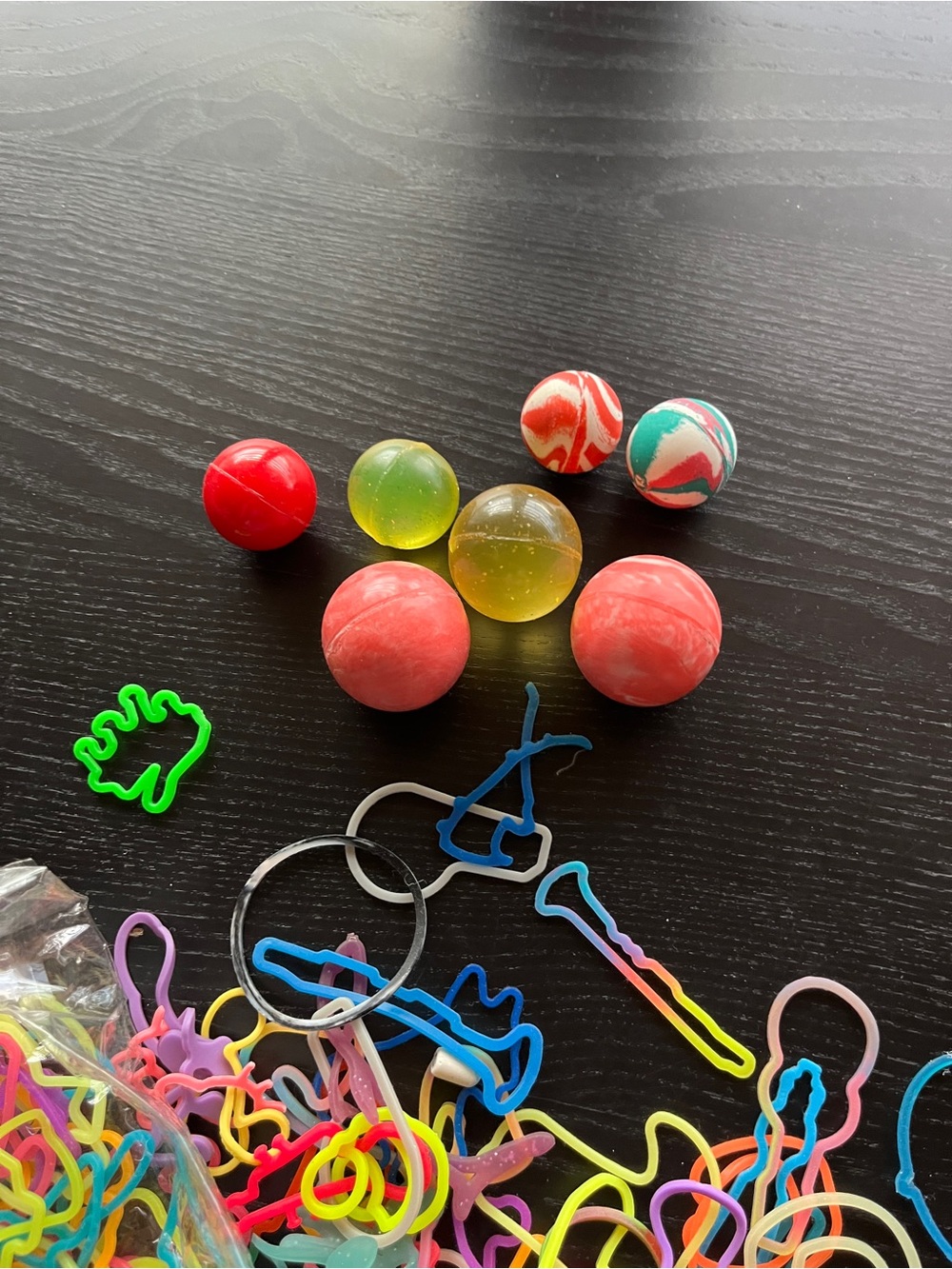 Huge Lot Silly Bandz Rubber Bands Bouncy Balls Pencil Toppers Y2K Toys - Picture 13 of 16